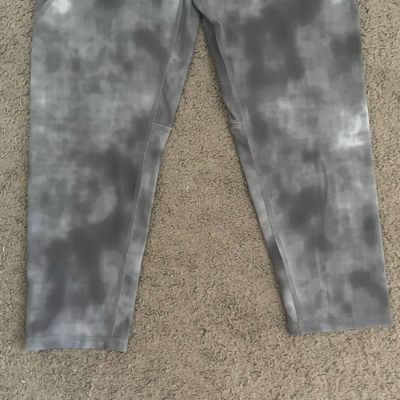 Champion Tie-Dye Cropped Activewear Leggings, Size M - Picture 4 of 12
